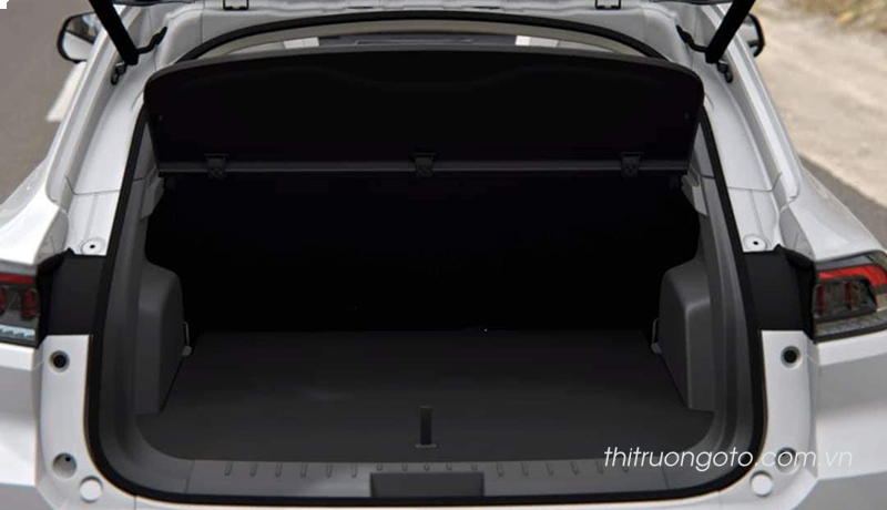 Khoang hành lý VinFast VF8 có khả năng chứa đến 5 - 6 vali xách tay