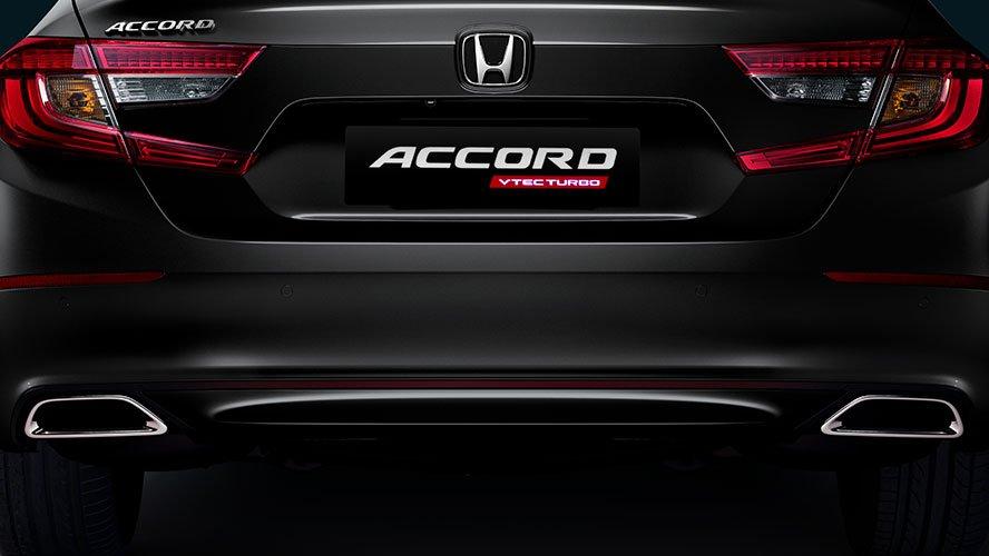 Xe Honda Accord với ống xả kép mang lại vẻ đẹp thể thao và phong cách mới