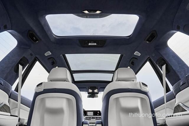 Dòng xe BMW X7 được sử dụng với cửa sổ trời toàn cảnh loại cỡ lớn