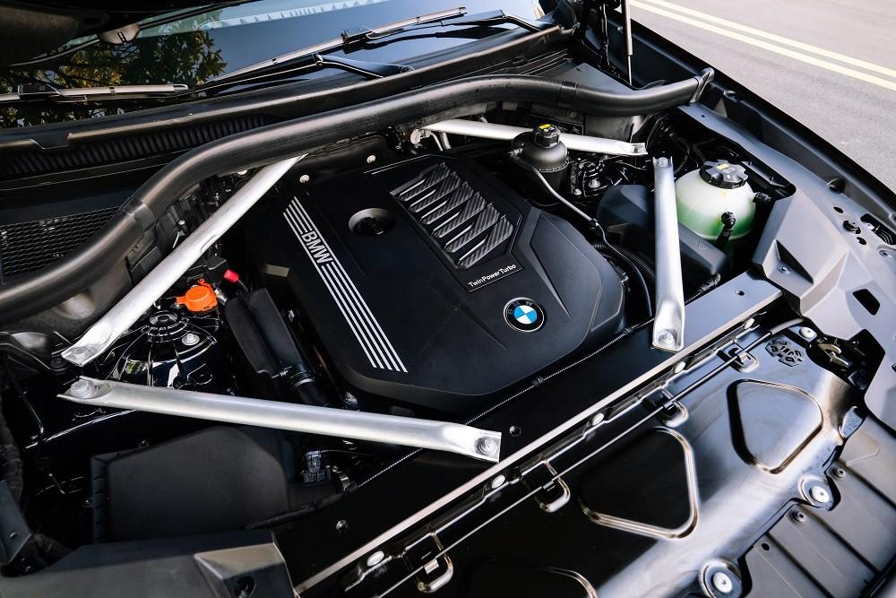 Hình ảnh về động cơ và ích thước của dòng xe BMW X6 2022