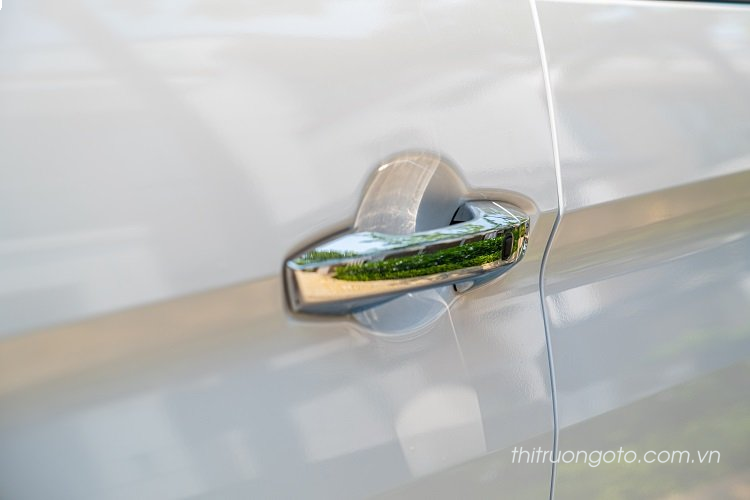 Tay nắm cửa của Mitsubishi Xpander 2022 được mạ chrome trông khá ấn tượng