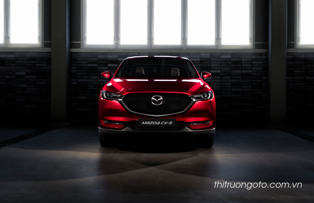 Mazda CX 5 gây ấn tượng mạnh mẽ bởi phần đầu xe tinh tế, sang trọng và thể thao